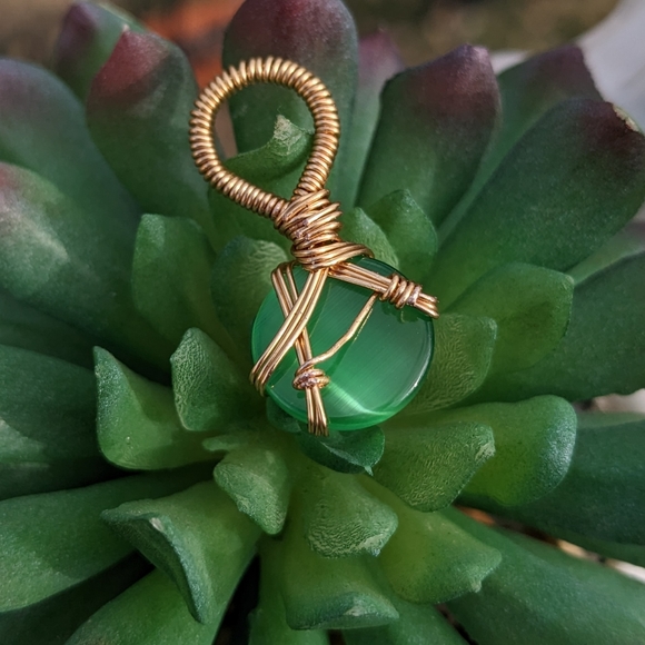 💚SOLD💚Green Cat's Eye Gold Wire Wrapped Pendant Handmade Glam Artisan Cute - Picture 10 of 10